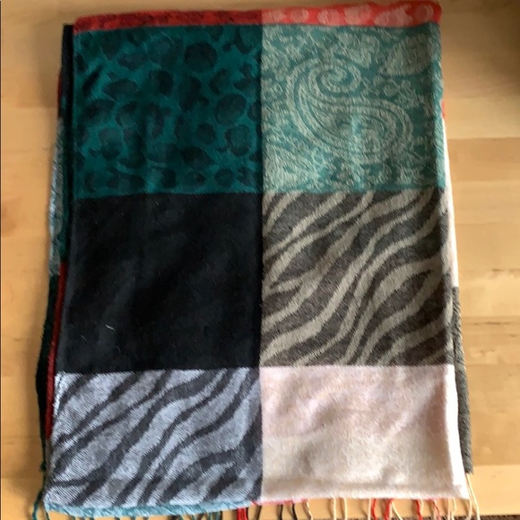 Multi patterned shall/scarf - Picture 2 of 3